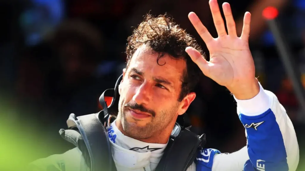 Daniel Ricciardo waving
